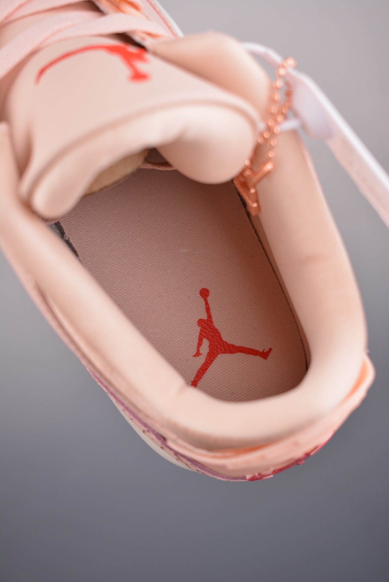 Jordan 4 'Valentine's Day'