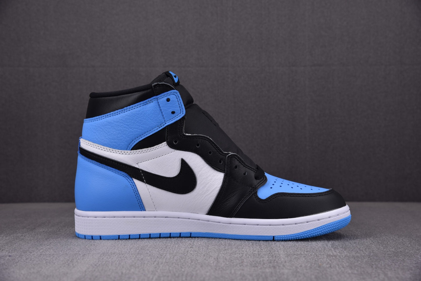 Jordan 1 Retro High OG 'UNC Toe'