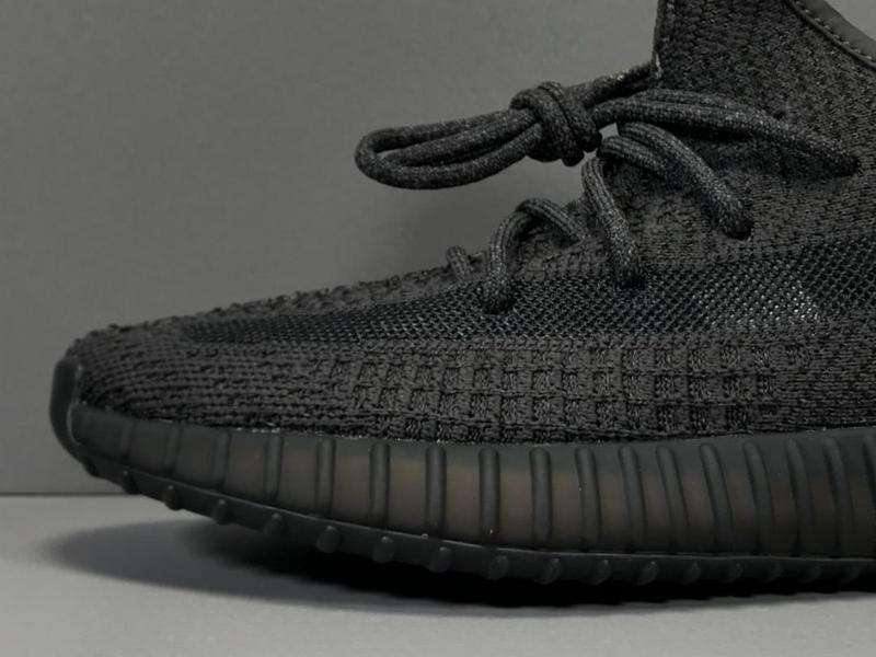YEEZY BOOST 350 V2 BLACK REFLECTIVE