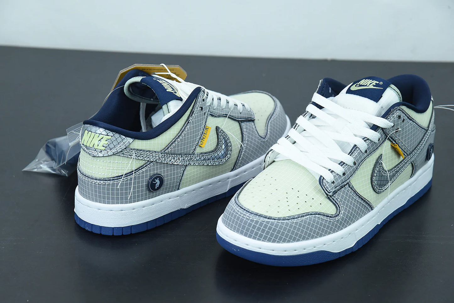 Dunk Low Union Passport Pack Pistachio