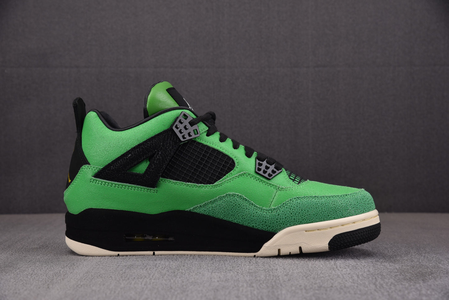 Air Jordan 4 'Manila'