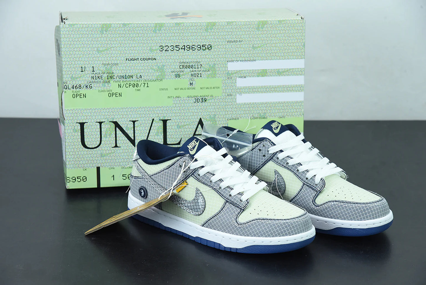 Dunk Low Union Passport Pack Pistachio