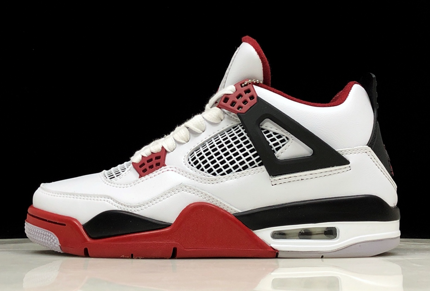 Air Jordan 4 'Fire Red'