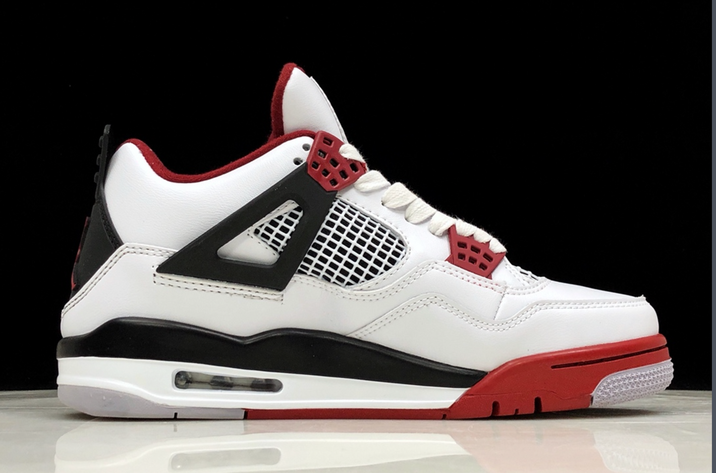 Air Jordan 4 'Fire Red'