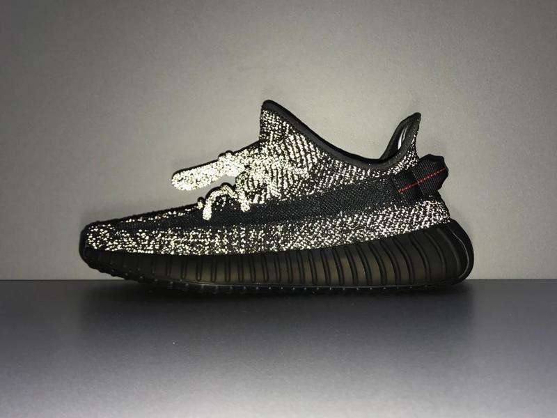 YEEZY BOOST 350 V2 BLACK REFLECTIVE