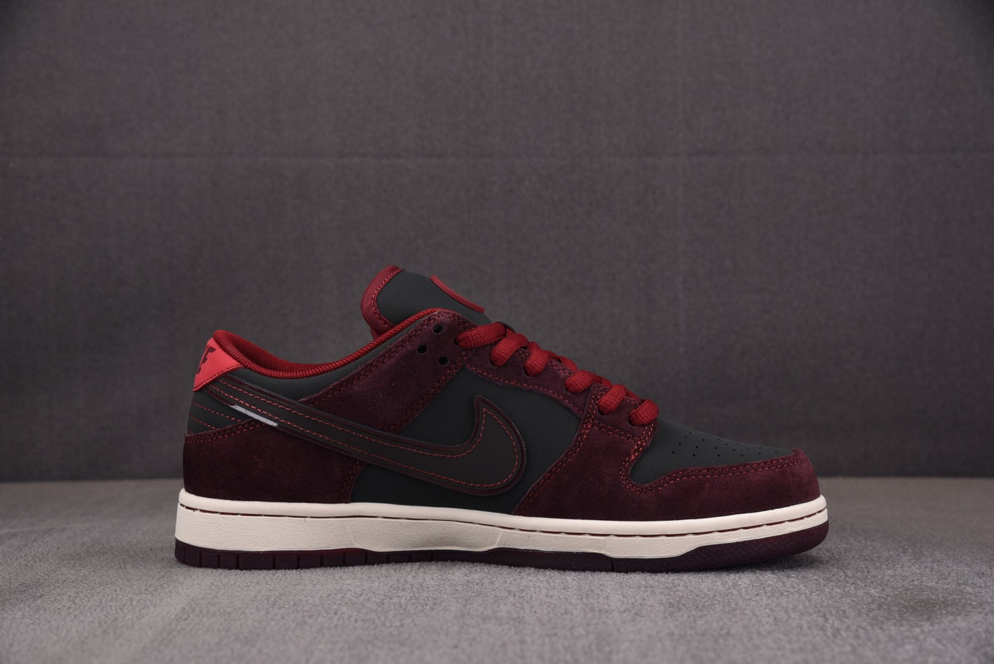 Nike SB Dunk Low Riot Skateshop