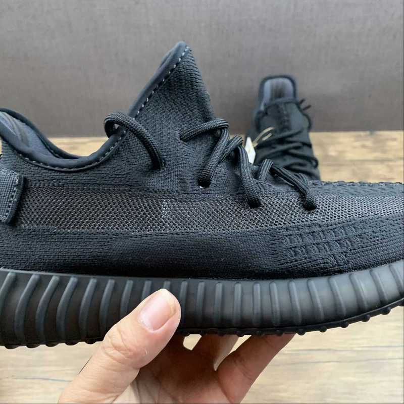 YEEZY BOOST 350 V2 ONYX