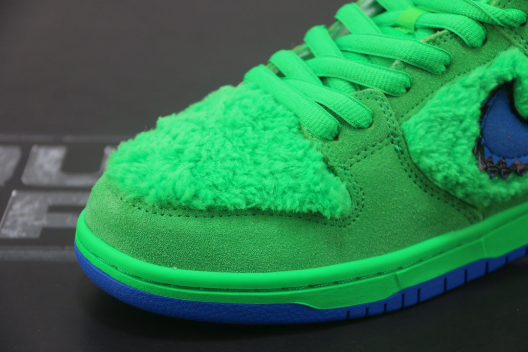 Nike SB Dunk Low 'Grateful Dead Bears Green'