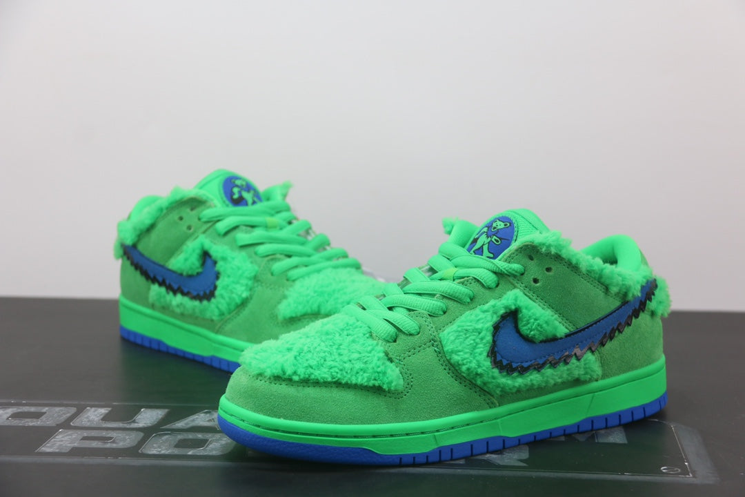 Nike SB Dunk Low 'Grateful Dead Bears Green'