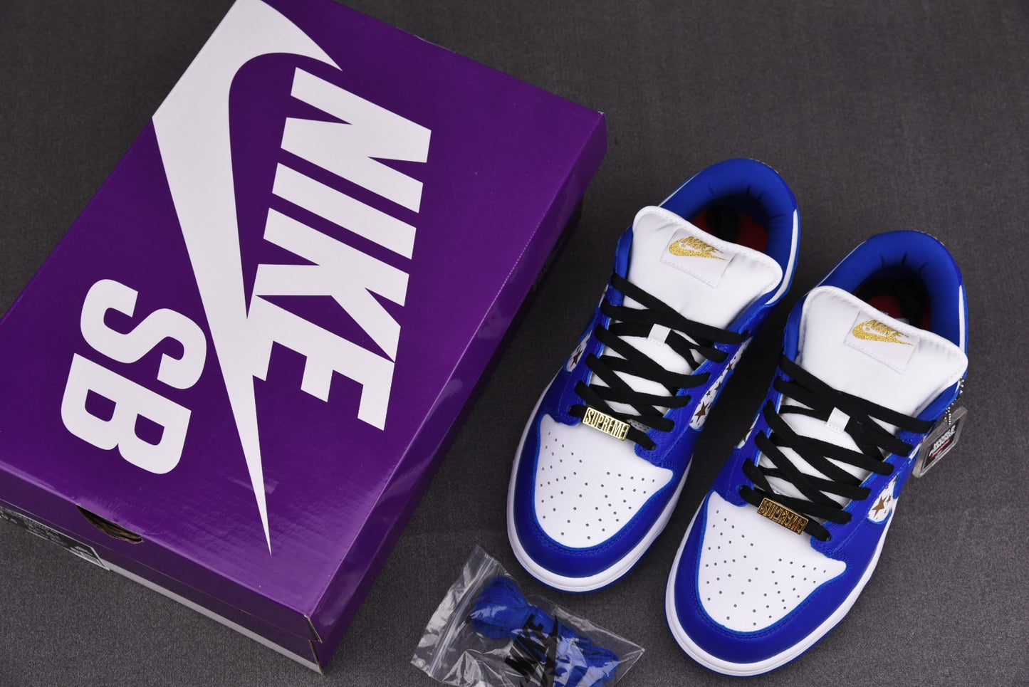 Nike SB Dunk Low Supreme Stars Hyper Royal