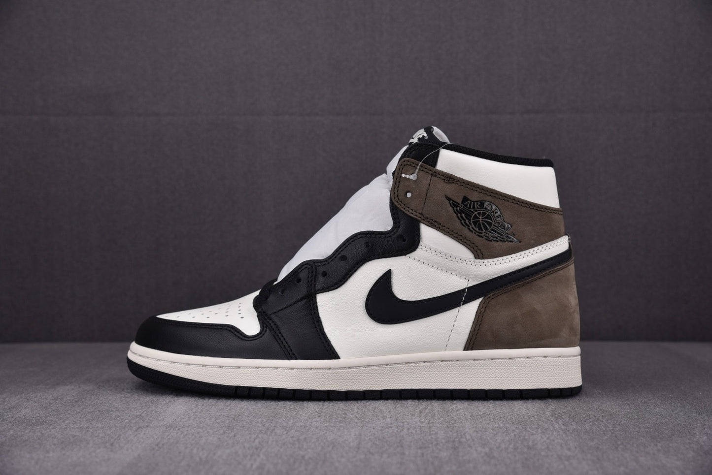 Air Jordan 1 Retro High 'Dark Mocha'