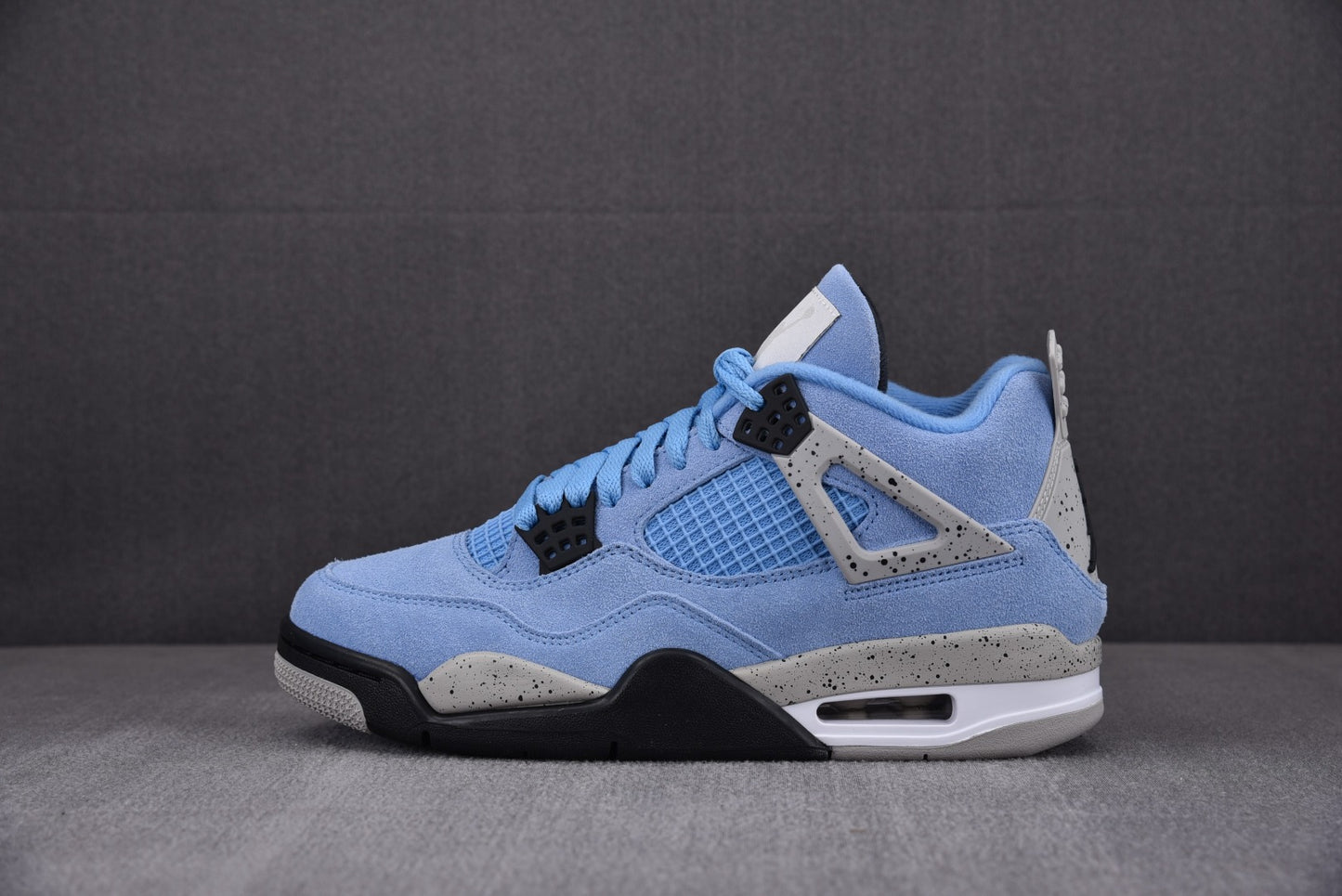 Air Jordan 4 'University Blue'