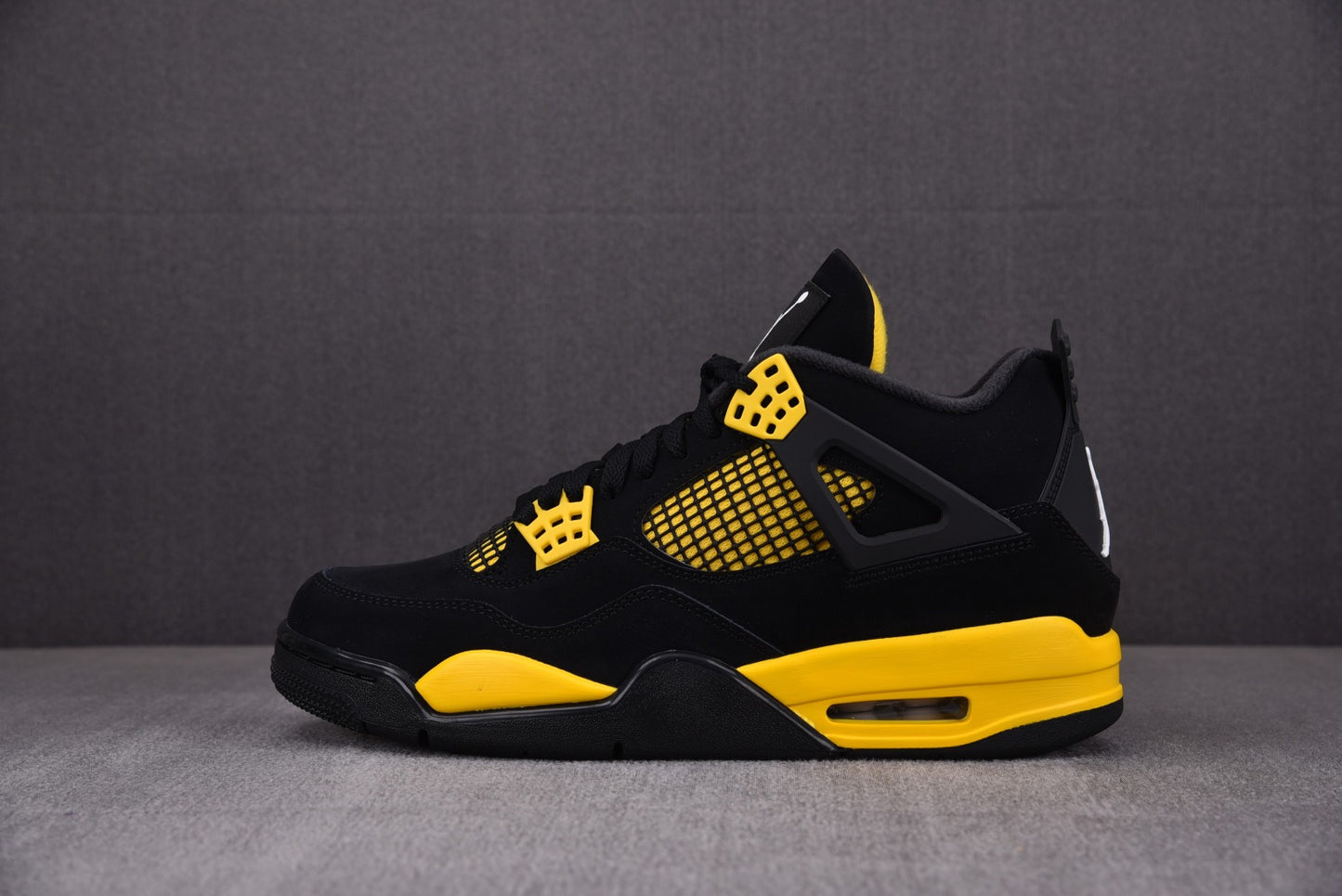 Air Jordan 4 'Thunder'