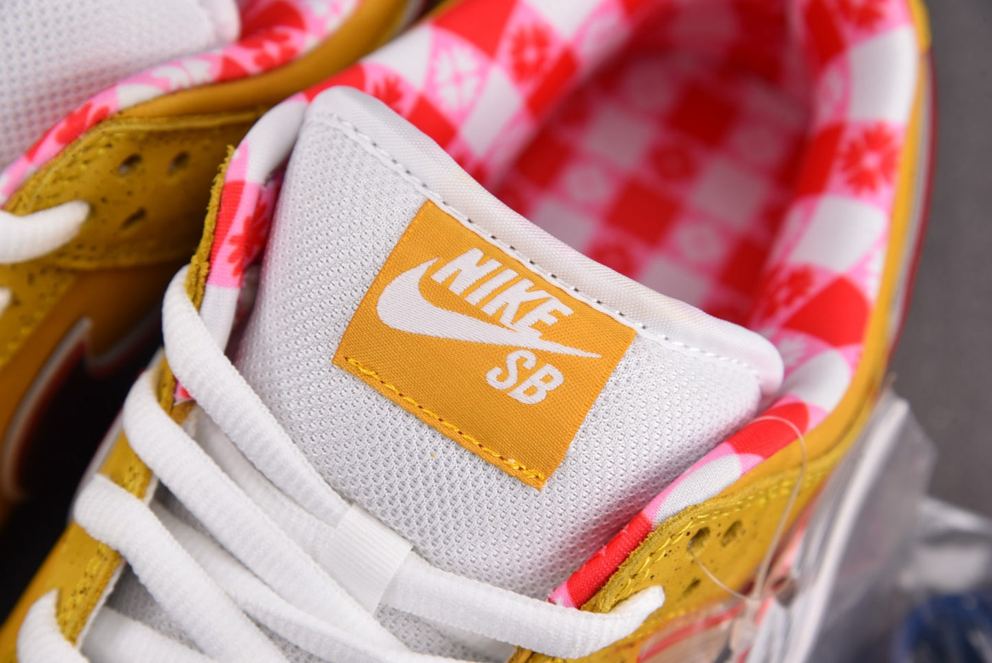 Nike SB Dunk Low Yellow Lobster