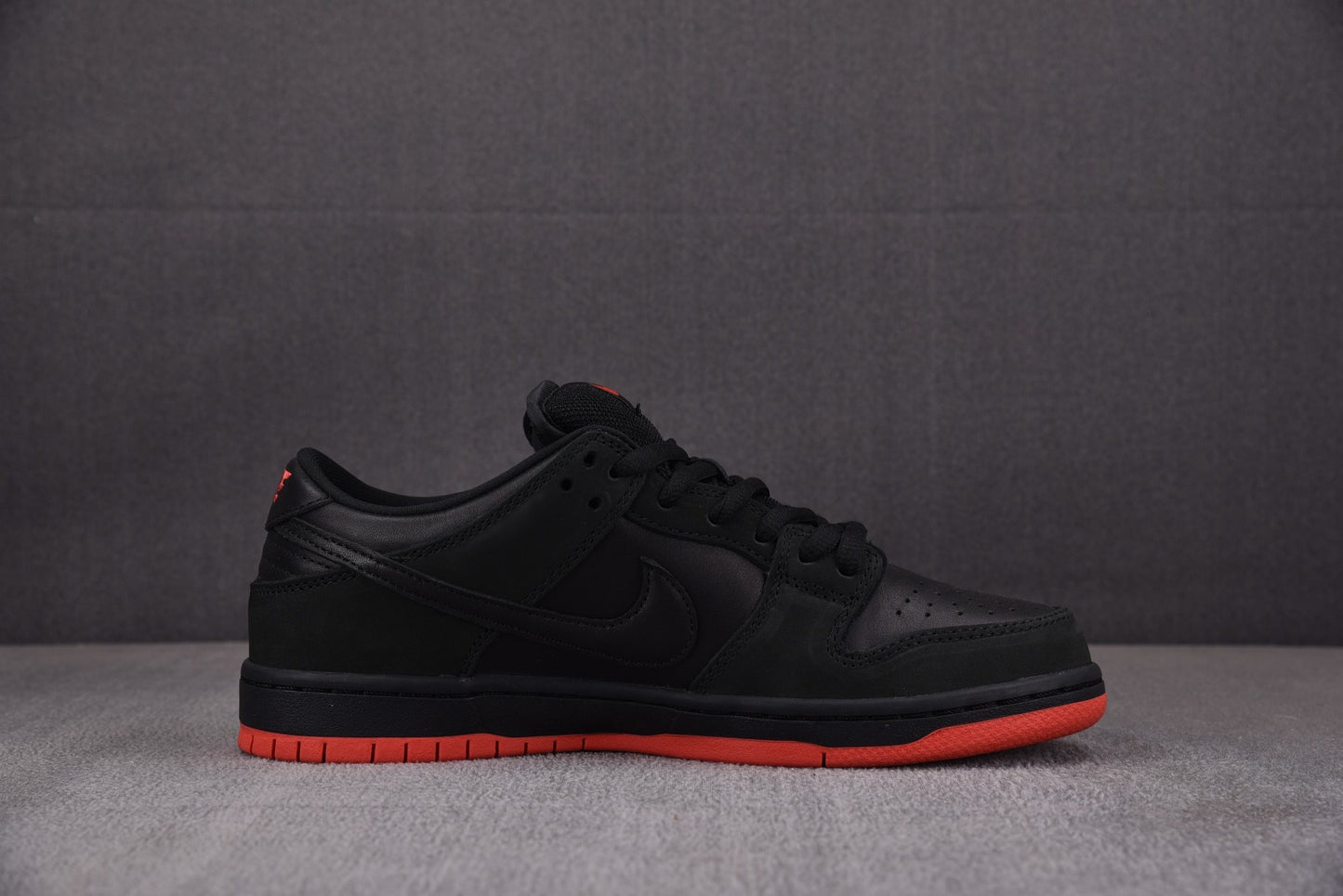 Nike SB Dunk Low 'Black Pigeon'