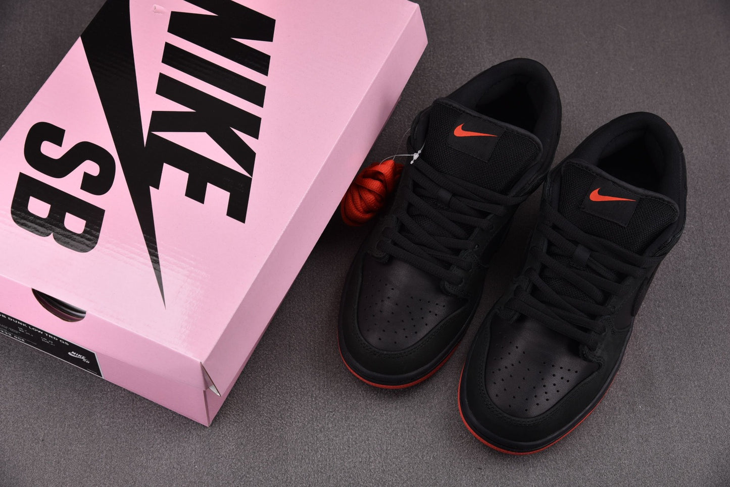 Nike SB Dunk Low 'Black Pigeon'